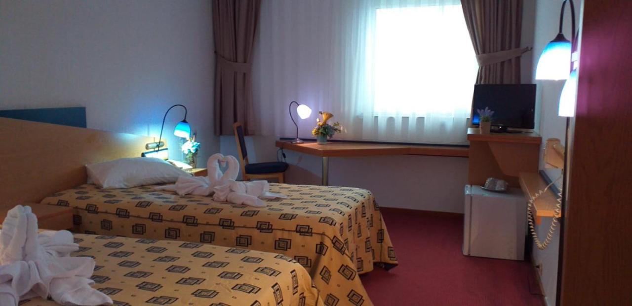 Iris Hotel Bors Ngoại thất bức ảnh