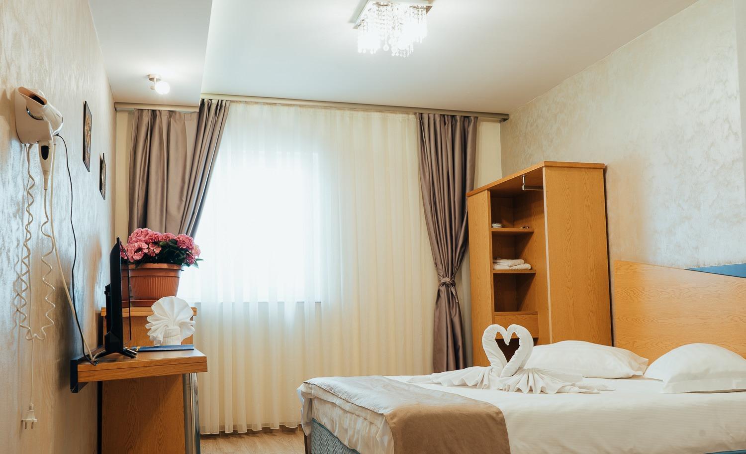 Iris Hotel Bors Ngoại thất bức ảnh