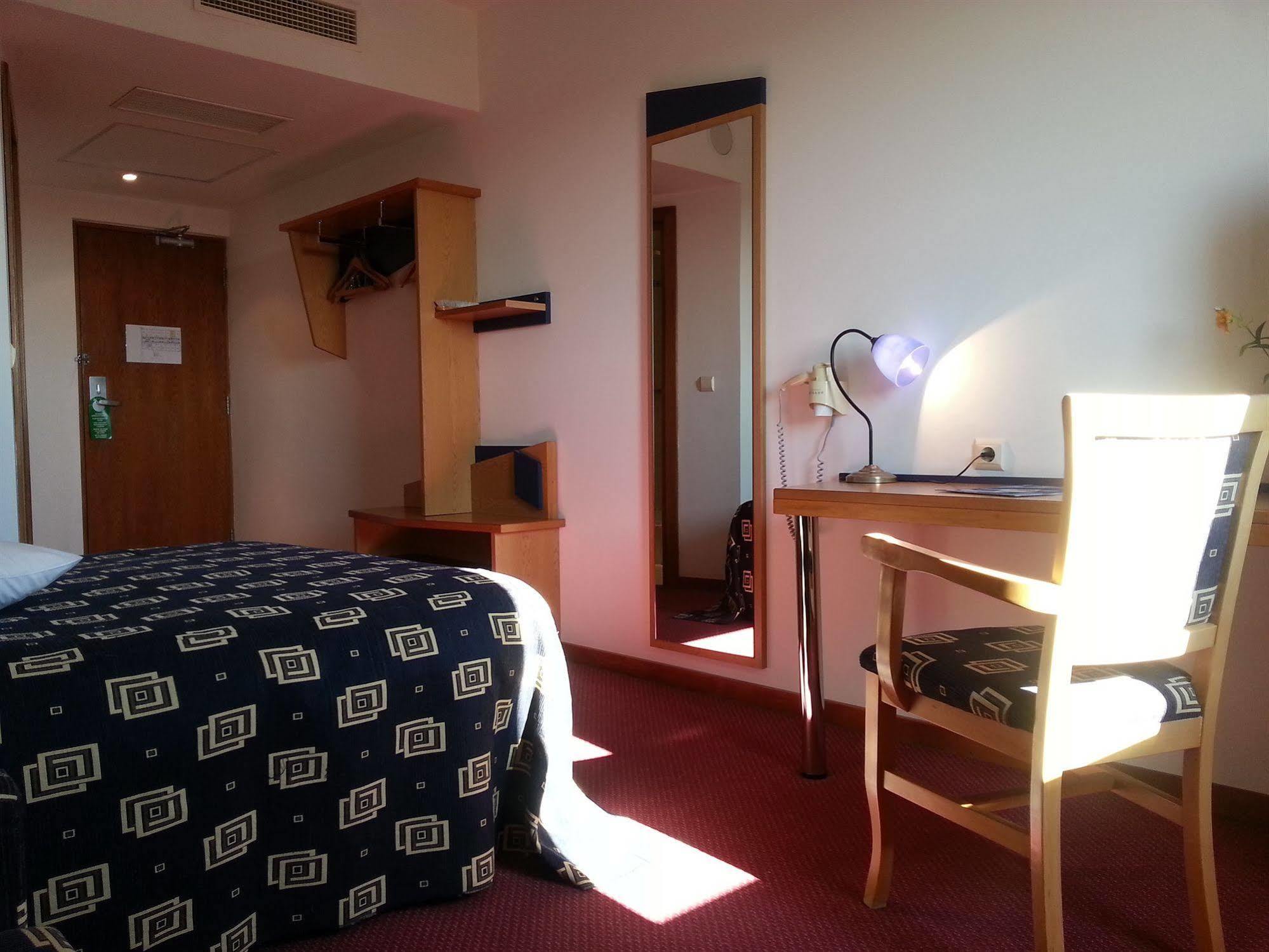 Iris Hotel Bors Ngoại thất bức ảnh