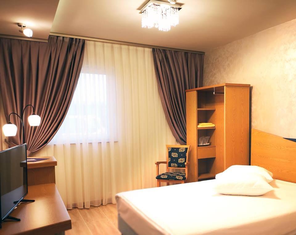 Iris Hotel Bors Ngoại thất bức ảnh