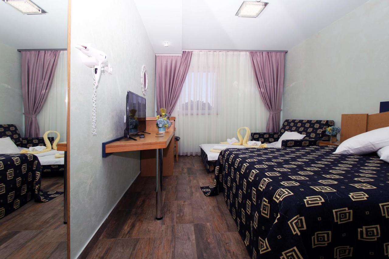 Iris Hotel Bors Ngoại thất bức ảnh